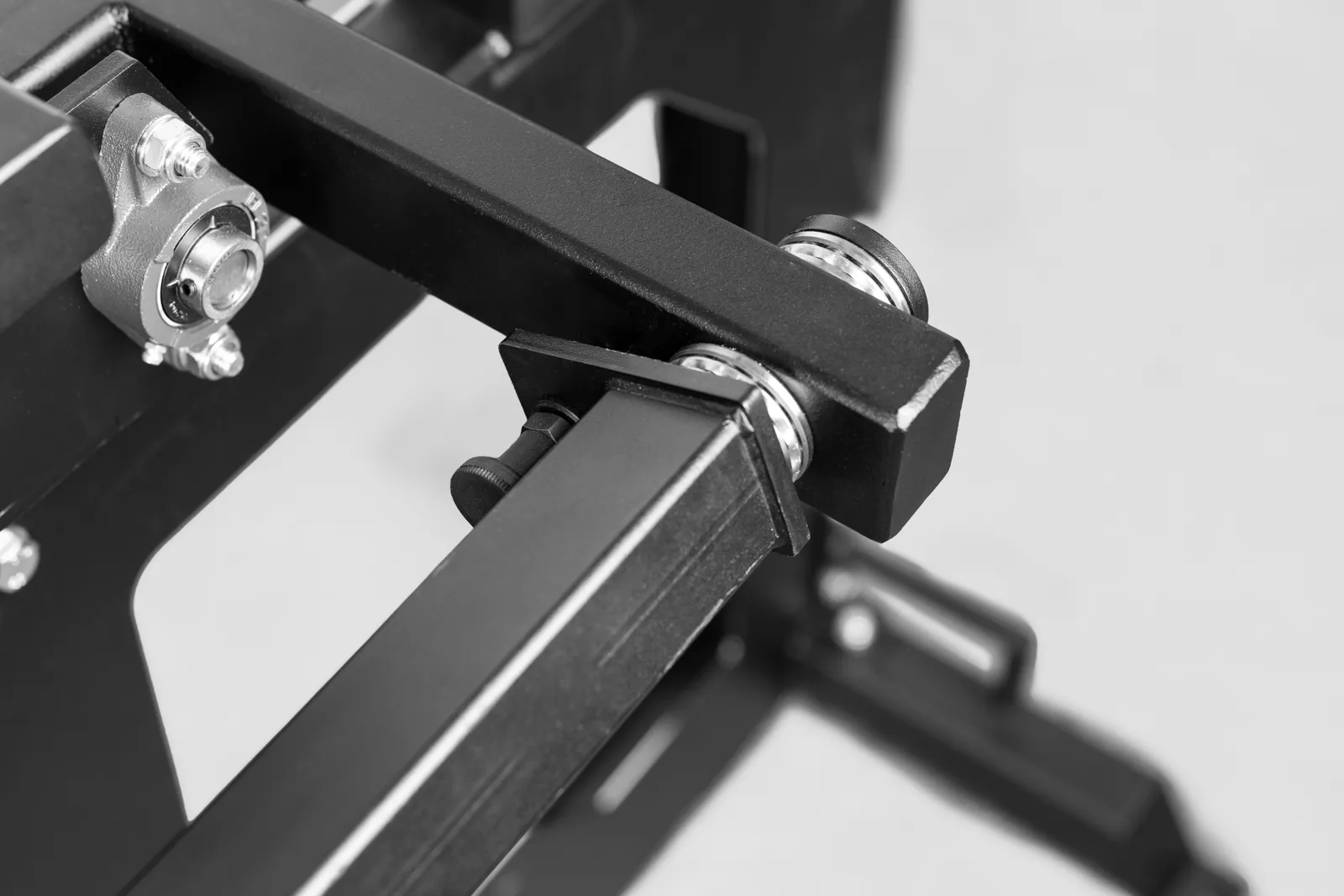 Machine à Triceps Kick Back à charge libre – Wicked Lord | KingsBox | KingsBox