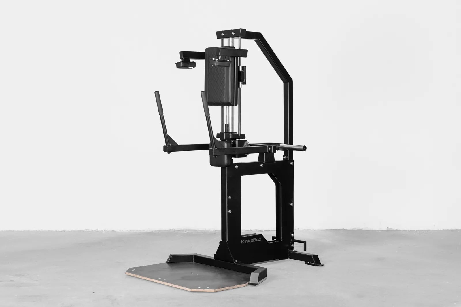 Machine à Triceps Kick Back à charge libre – Wicked Lord | KingsBox | KingsBox