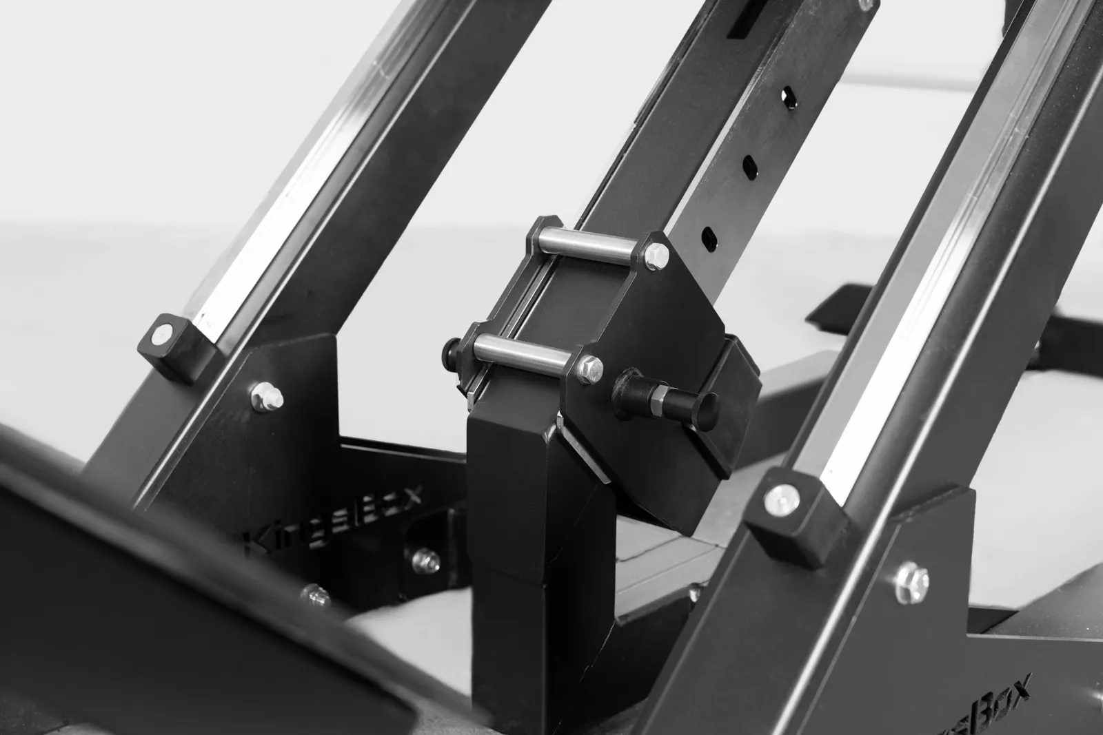 Mighty Hack Squat / Hack Press Machine – Plattenbeladene 2-in-1-Beinmaschine | KingsBox | KingsBox