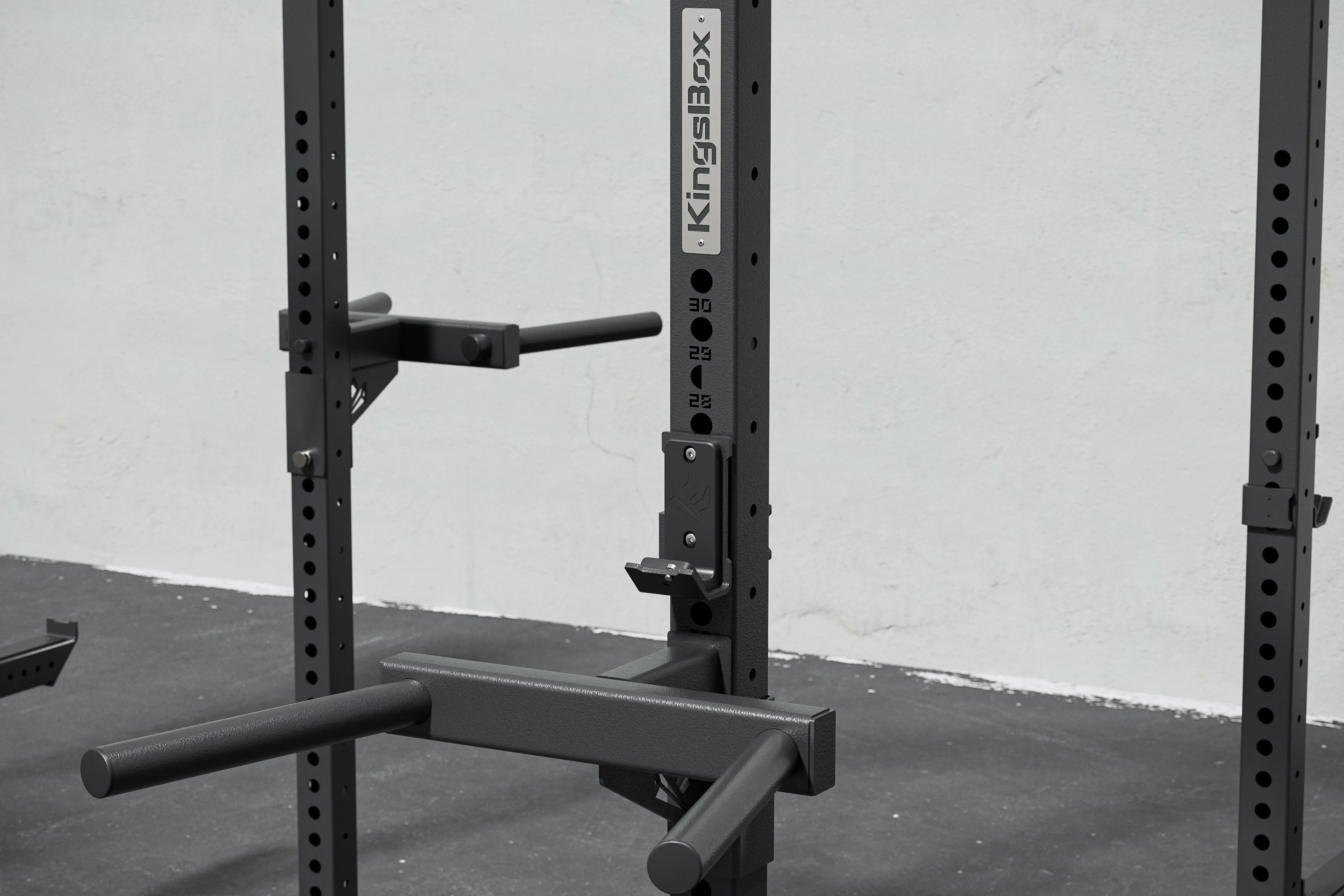 Zařízení Mighty Hero Rig | Přizpůsobitelná samostatně stojící klec s opičími hrazdami | KingsBox