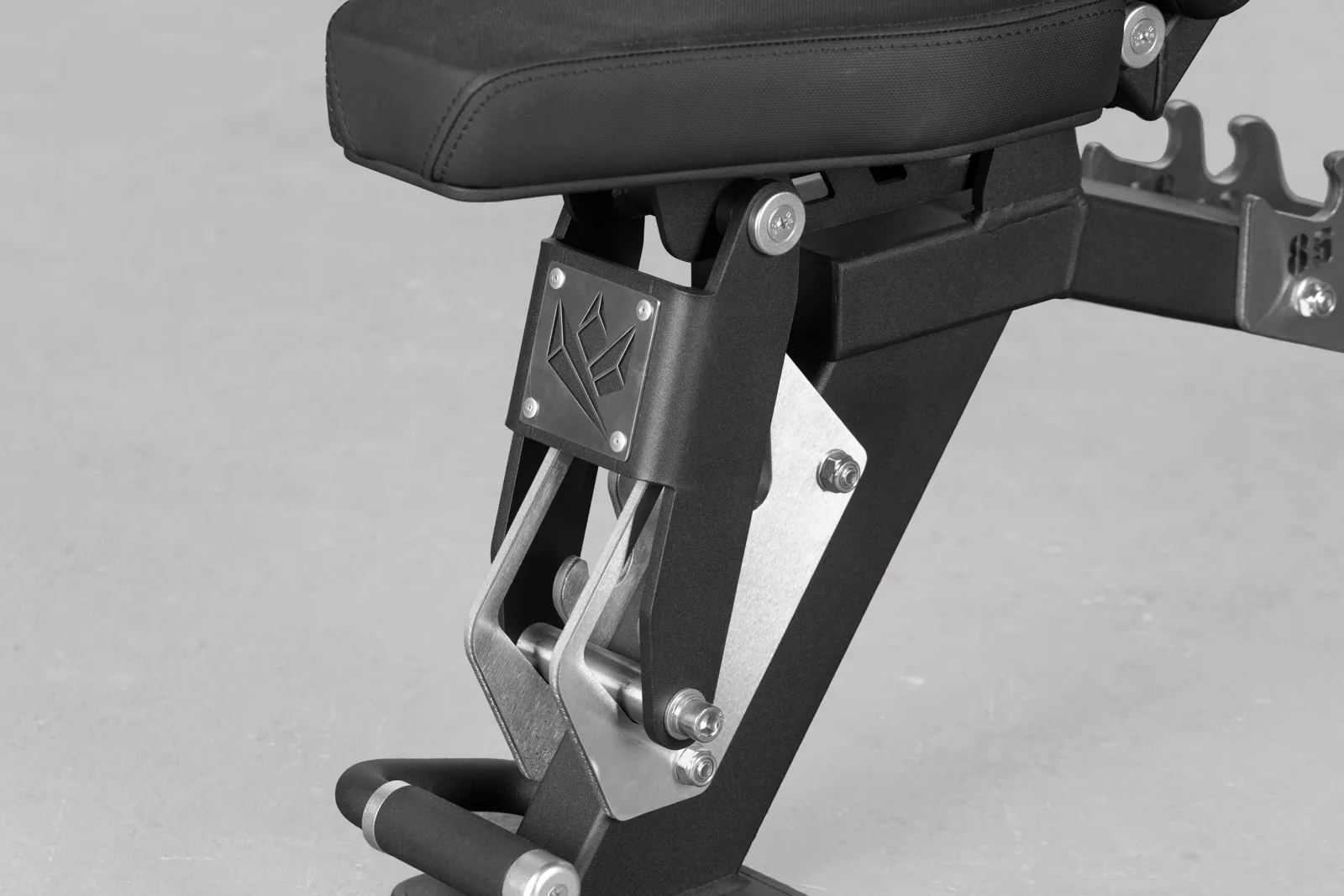 Mighty Adjustable Bench | Verstellbare Hantelbank für funktionelles Fitness- und Krafttraining | KingsBox