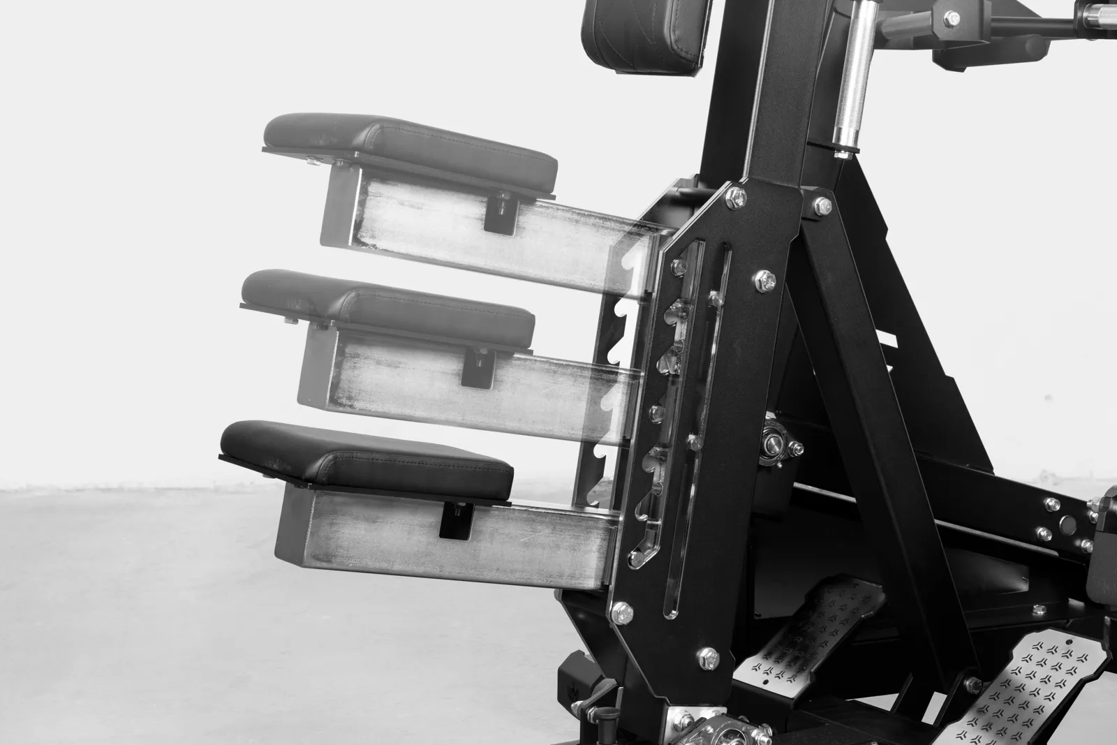 Enhance your strength training with The Fierce Princess_Horizontal Row machine. Designed with adjustable components for targeted back muscle workouts. | KingsBox
