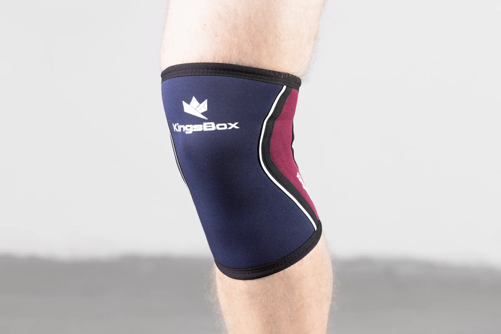 Sports knee pads in neoprene for weight lifting | KingsBox