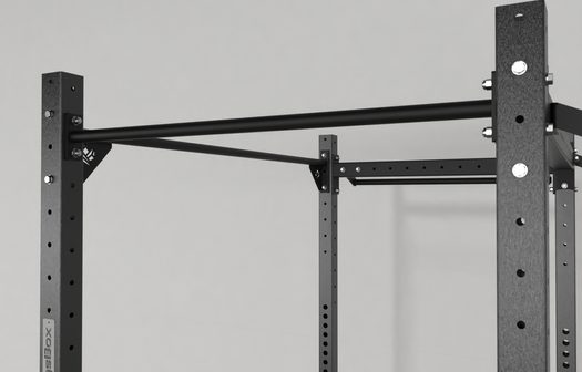 Outdoor pull up bar