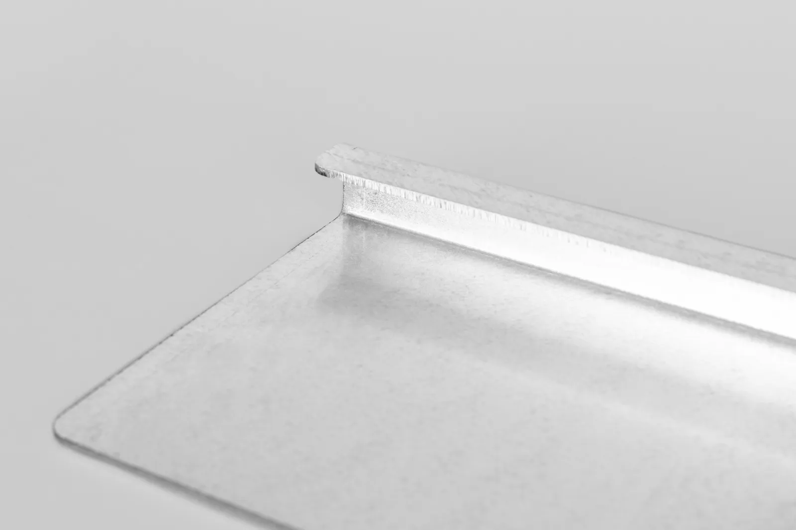 Abschlussprofil zum sicheren Verschließen des Gummi-Turnhallenbodens | KingsBox