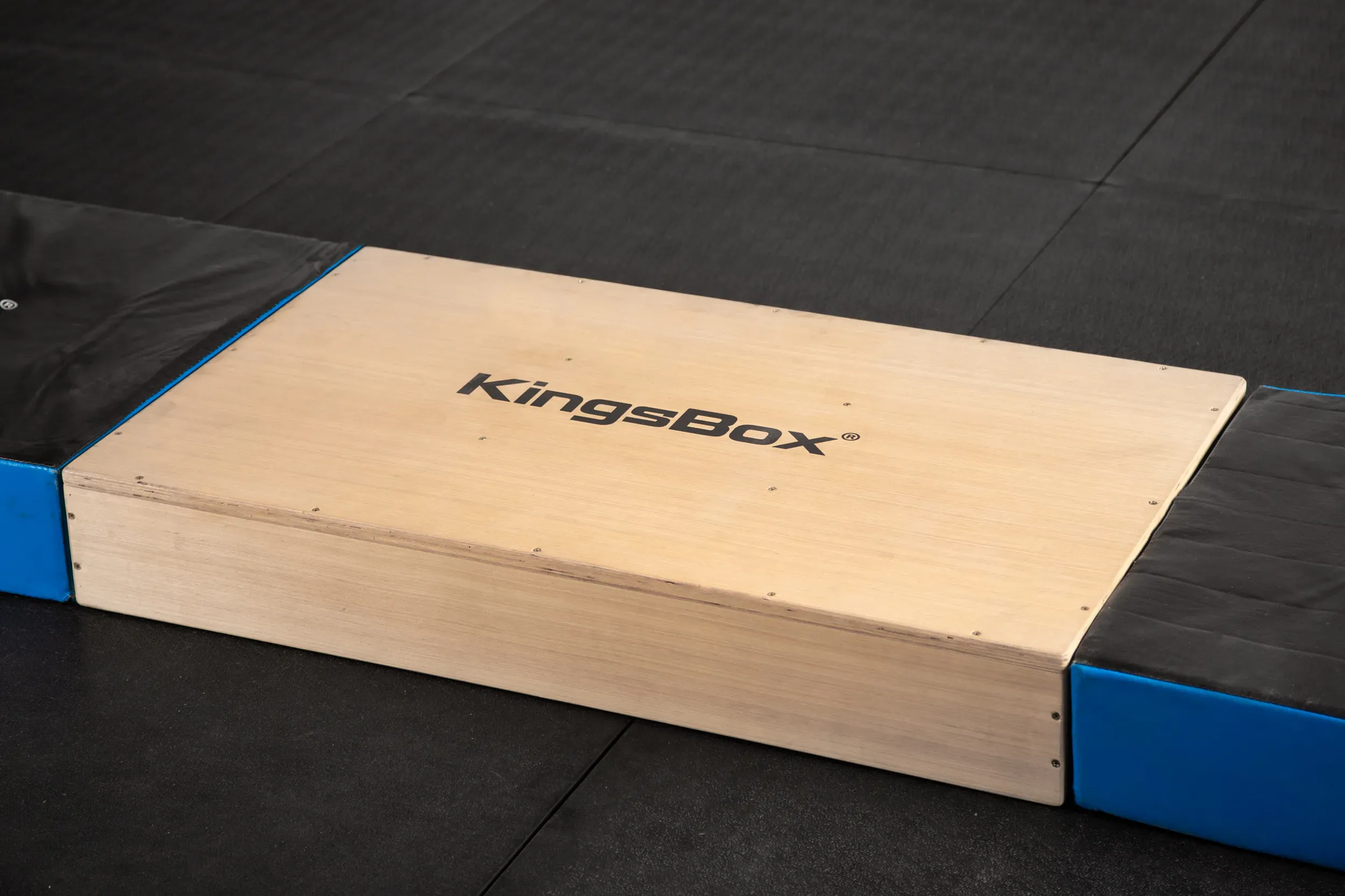 Dřevěná platforma pro Kingsbox Shields | KingsBox