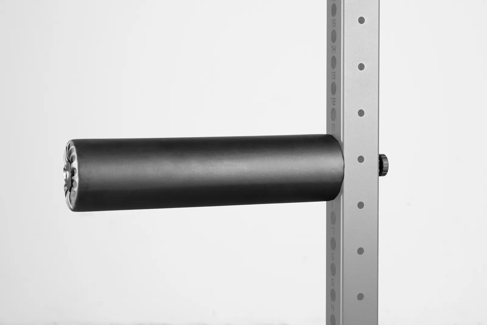 Cushioned leg holder for squat exercises. | KingsBox
