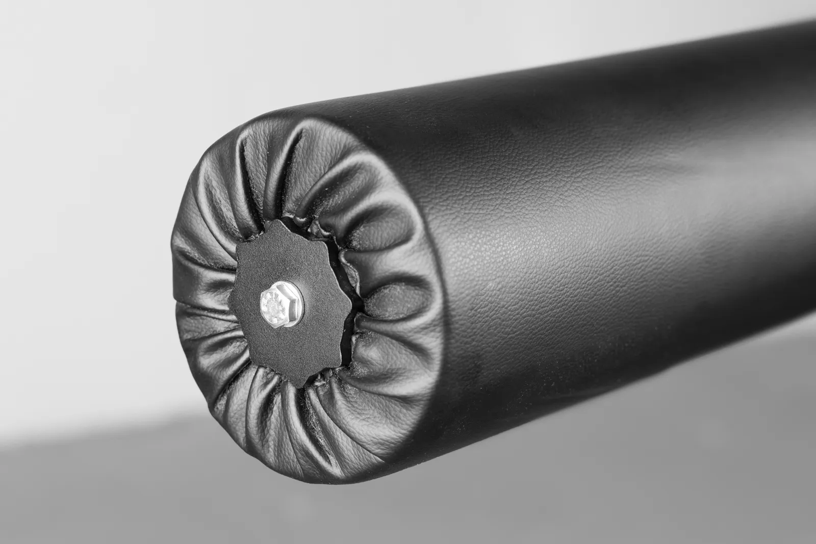 Cushioned leg holder for squat exercises. | KingsBox