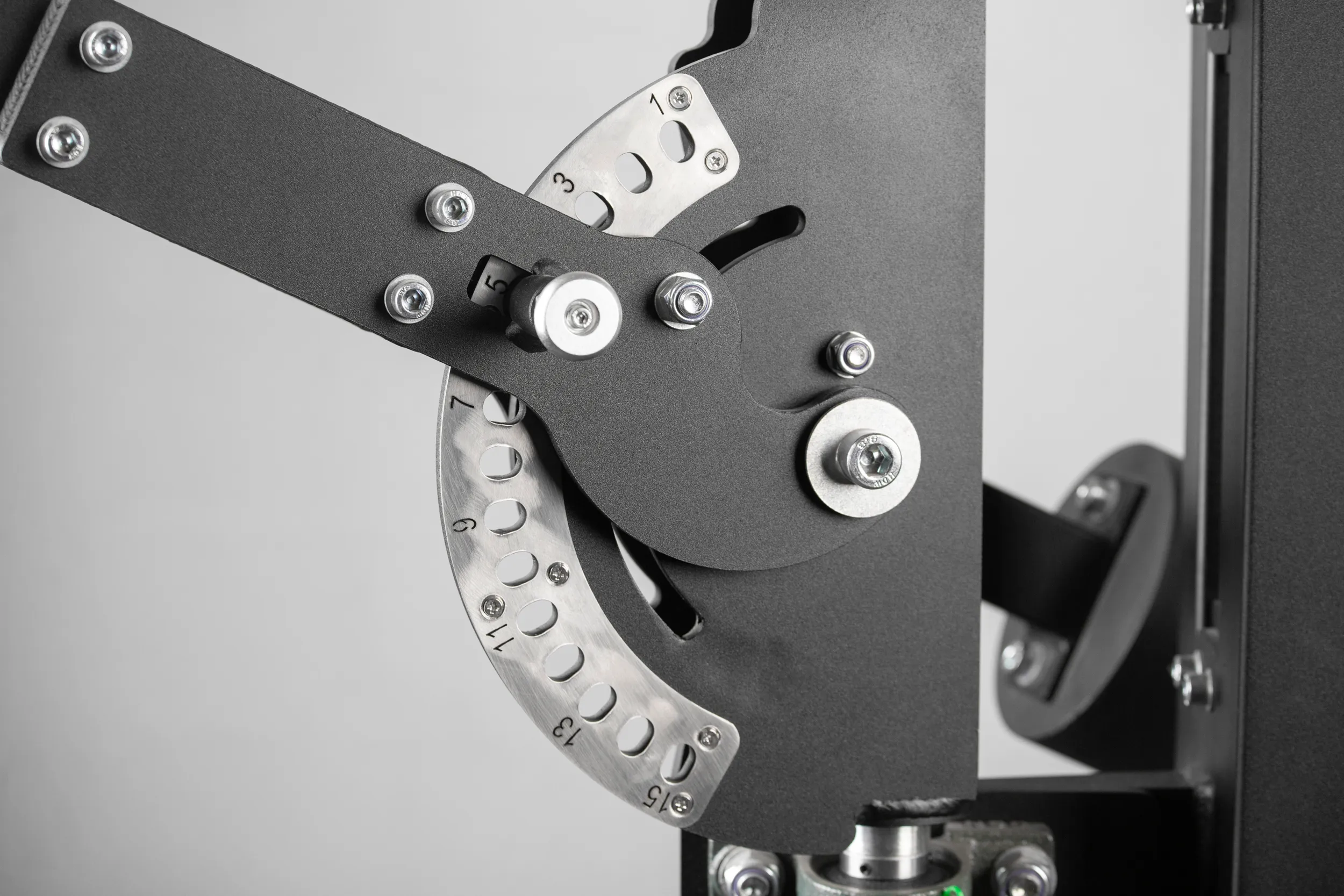 Mighty Lat Pull-Down Crossover Machine | KingsBox