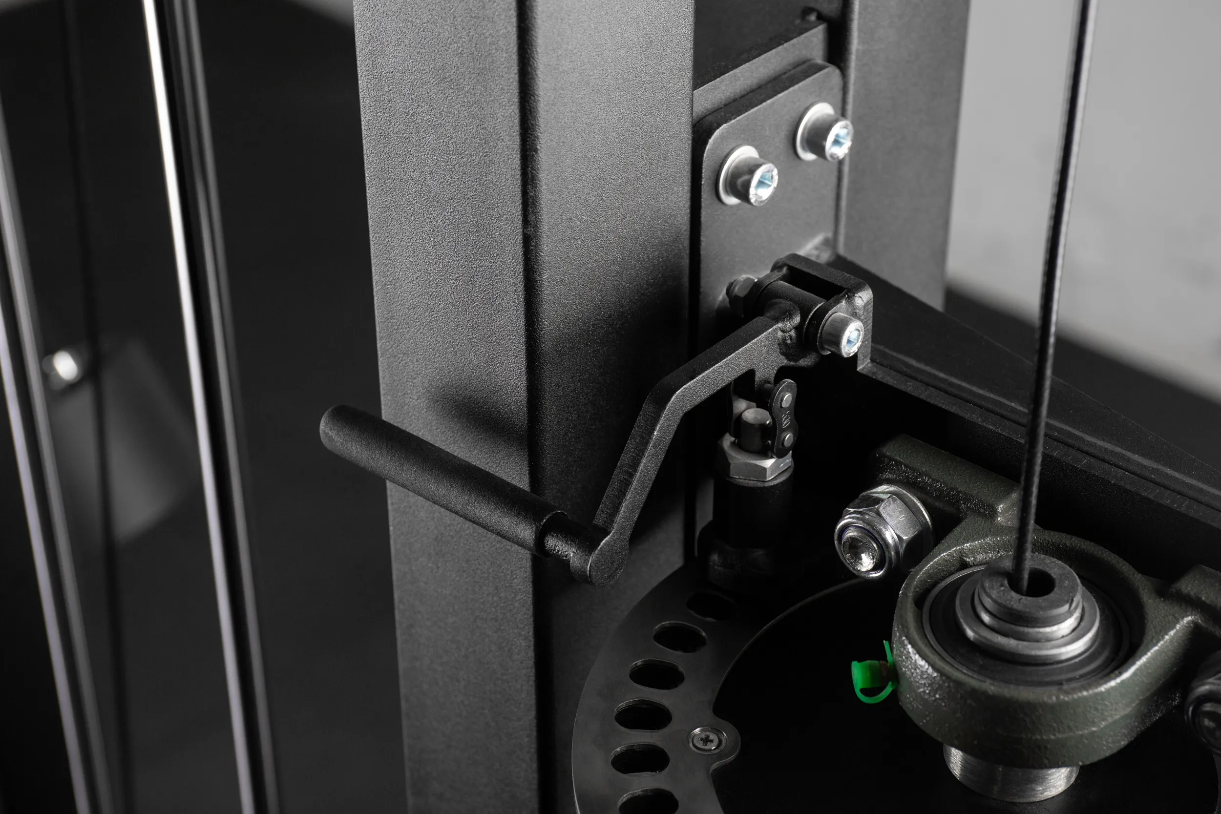 Mighty Lat Pull-Down Crossover Machine | KingsBox